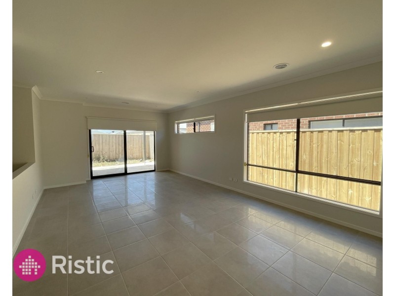 14 Dysart Road, Donnybrook VIC 3064