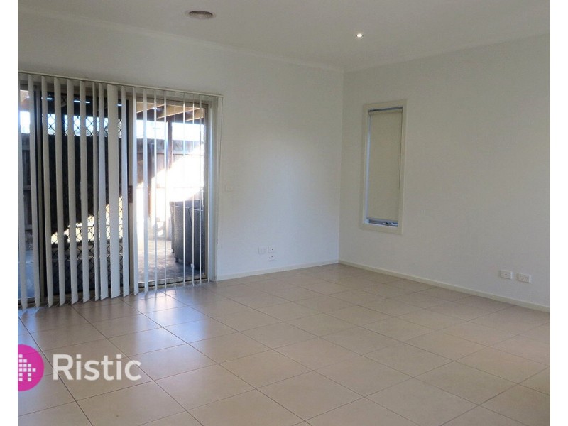 2/37 Campaspe Drive, Whittlesea VIC 3757