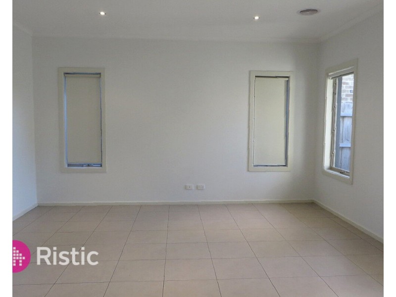 2/37 Campaspe Drive, Whittlesea VIC 3757