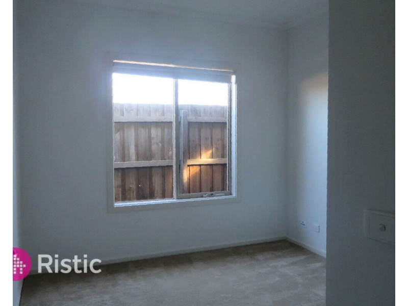 2/37 Campaspe Drive, Whittlesea VIC 3757