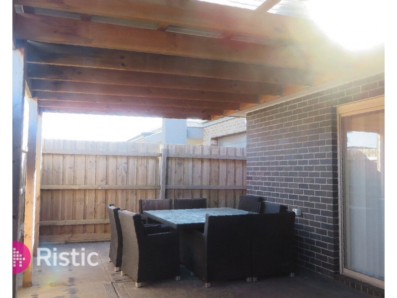 2/37 Campaspe Drive, Whittlesea VIC 3757