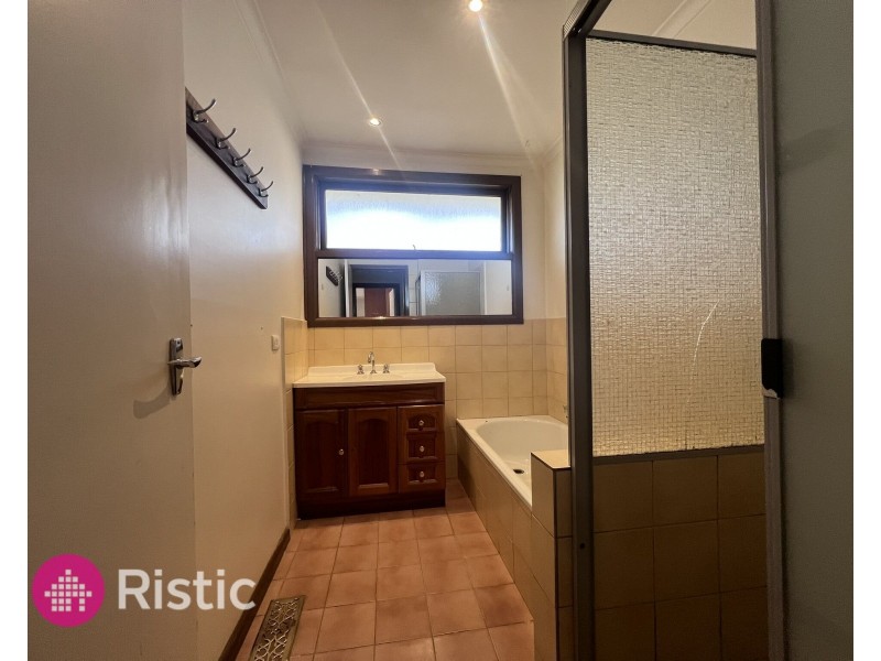 25 Huskisson Avenue, Lalor VIC 3075