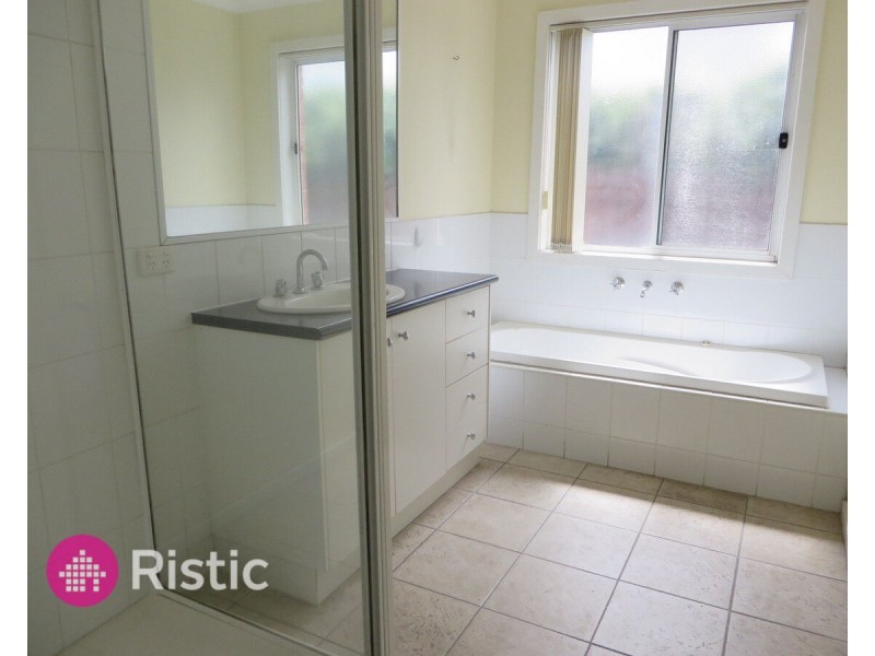 2/73 Woolnough Drive, Mill Park VIC 3082