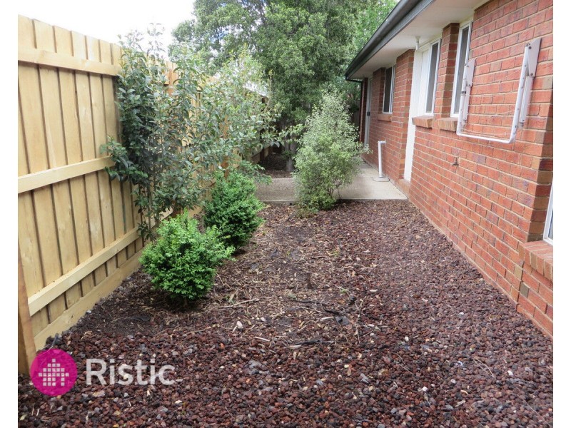 2/73 Woolnough Drive, Mill Park VIC 3082