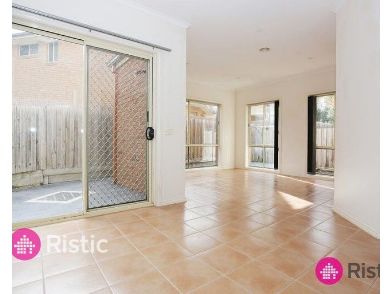 6 Crepe Myrtle Crescent, South Morang VIC 3752