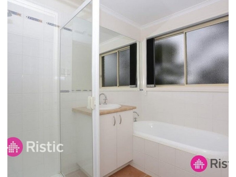 6 Crepe Myrtle Crescent, South Morang VIC 3752