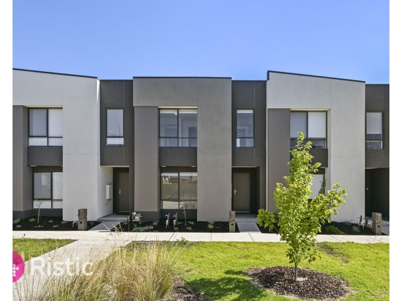 11 Versailles Walk, Wollert VIC 3750