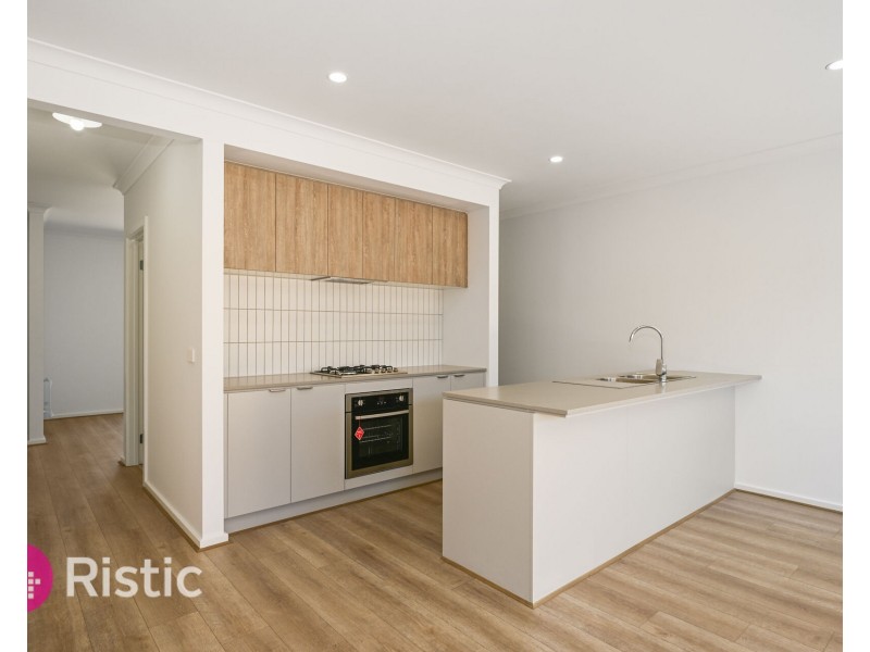 11 Versailles Walk, Wollert VIC 3750
