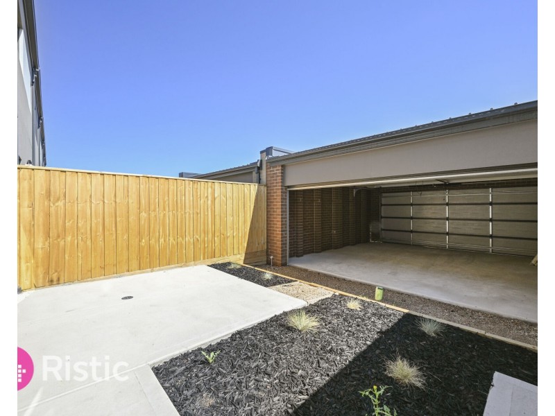 11 Versailles Walk, Wollert VIC 3750