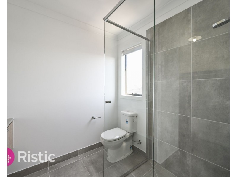 11 Versailles Walk, Wollert VIC 3750