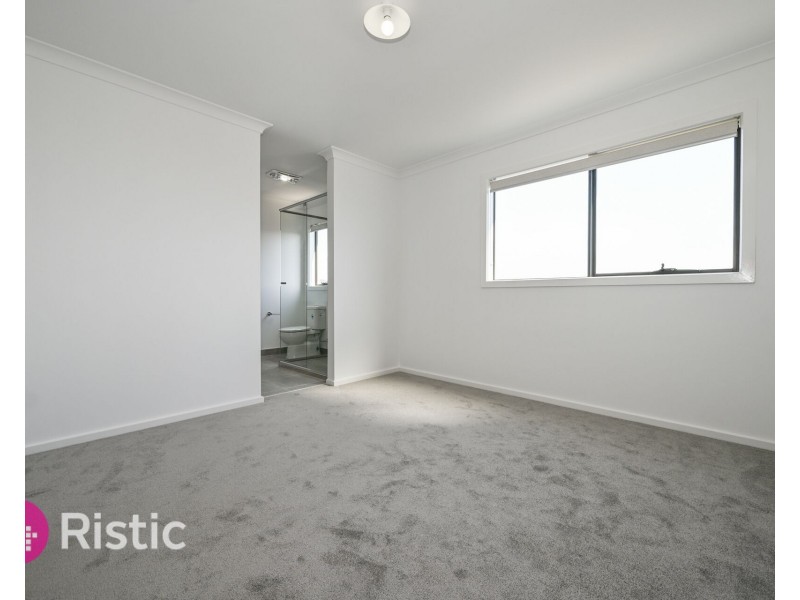 11 Versailles Walk, Wollert VIC 3750