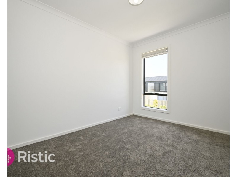 11 Versailles Walk, Wollert VIC 3750