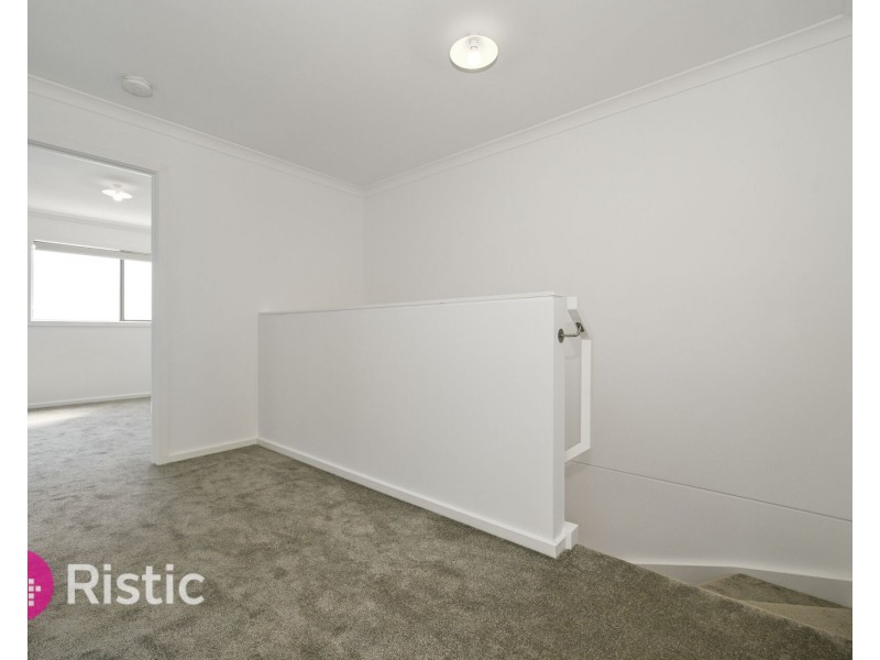 11 Versailles Walk, Wollert VIC 3750