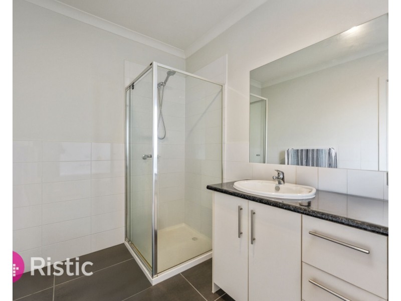 2/84 Maude Avenue, Glenroy VIC 3046