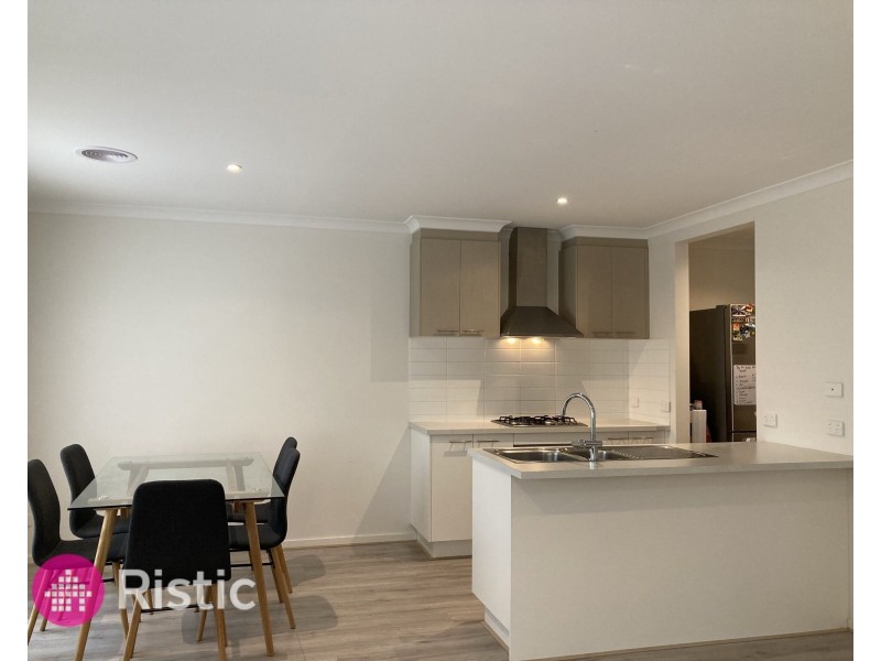 28 Odette Way, South Morang VIC 3752