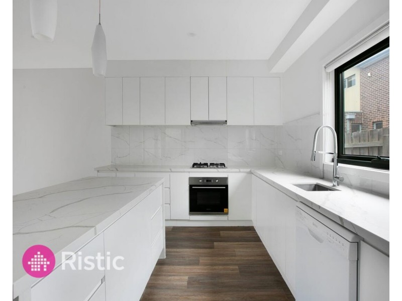 3/2 Wilkinson, Reservoir VIC 3073