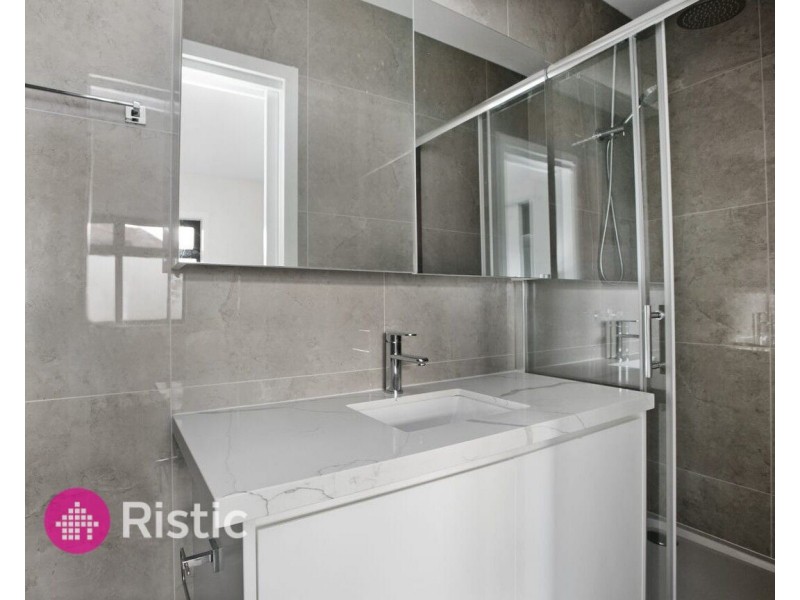 3/2 Wilkinson, Reservoir VIC 3073