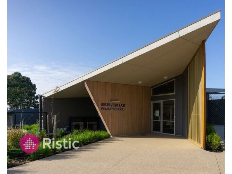 3/2 Wilkinson, Reservoir VIC 3073