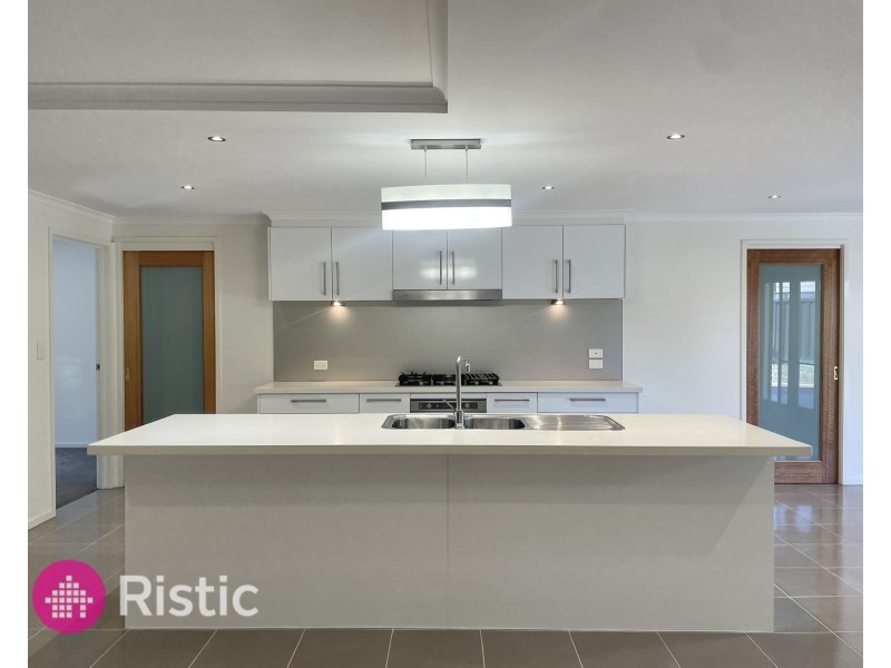 13 Langvale Court, Mill Park VIC 3082