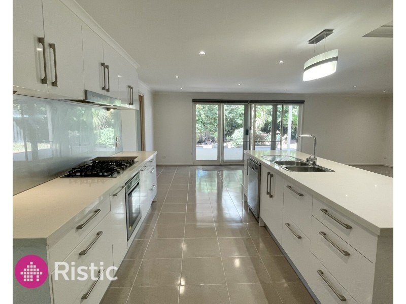 13 Langvale Court, Mill Park VIC 3082