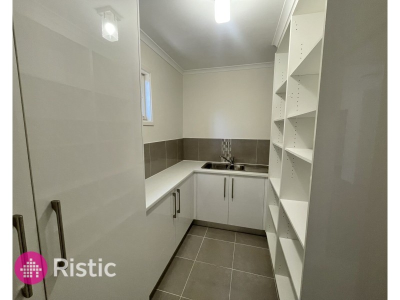 13 Langvale Court, Mill Park VIC 3082