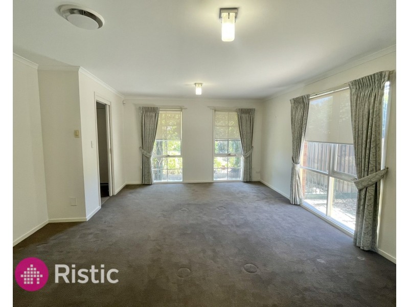 13 Langvale Court, Mill Park VIC 3082