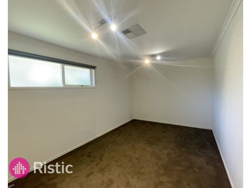 13 Langvale Court, Mill Park VIC 3082