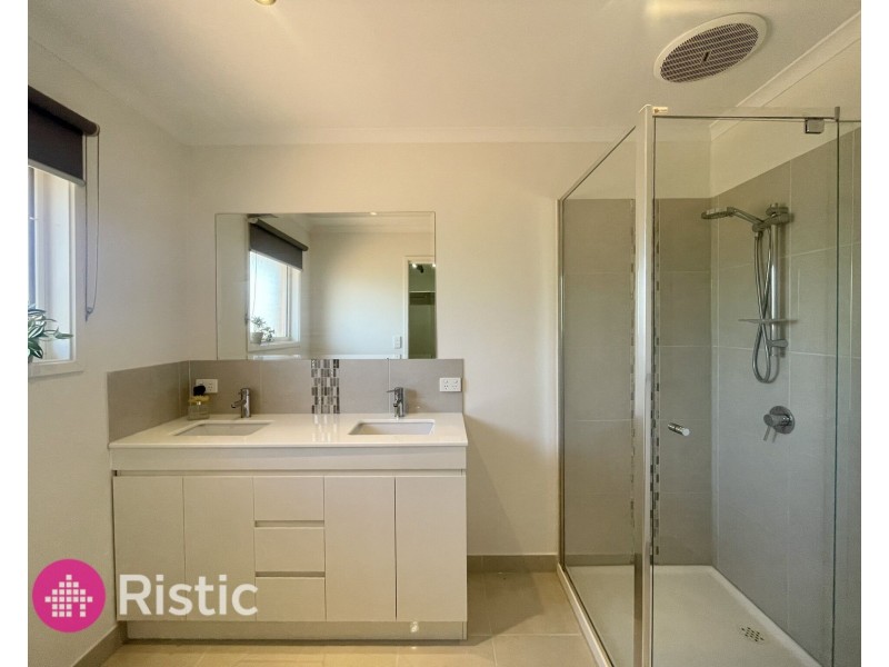 13 Langvale Court, Mill Park VIC 3082