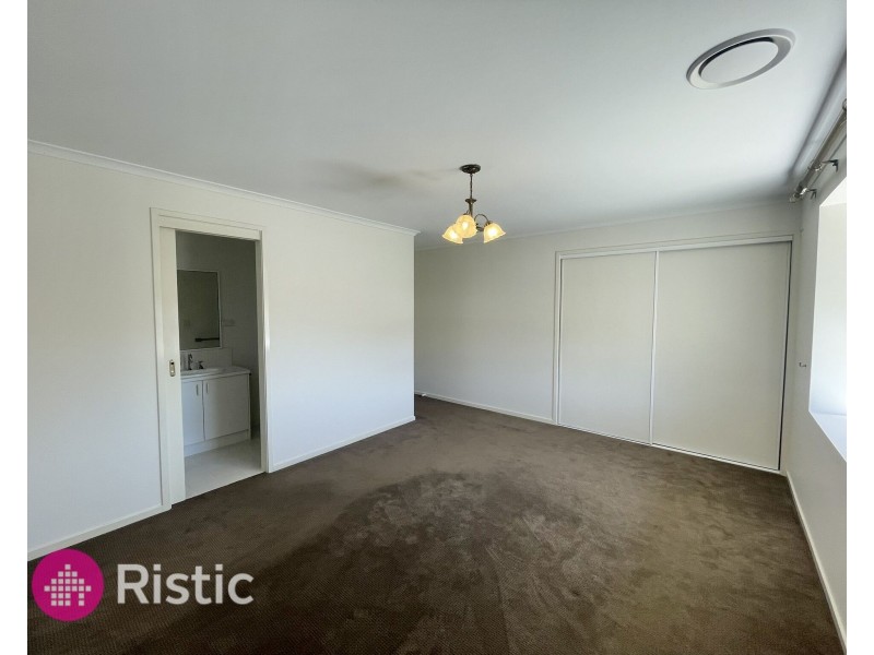 13 Langvale Court, Mill Park VIC 3082