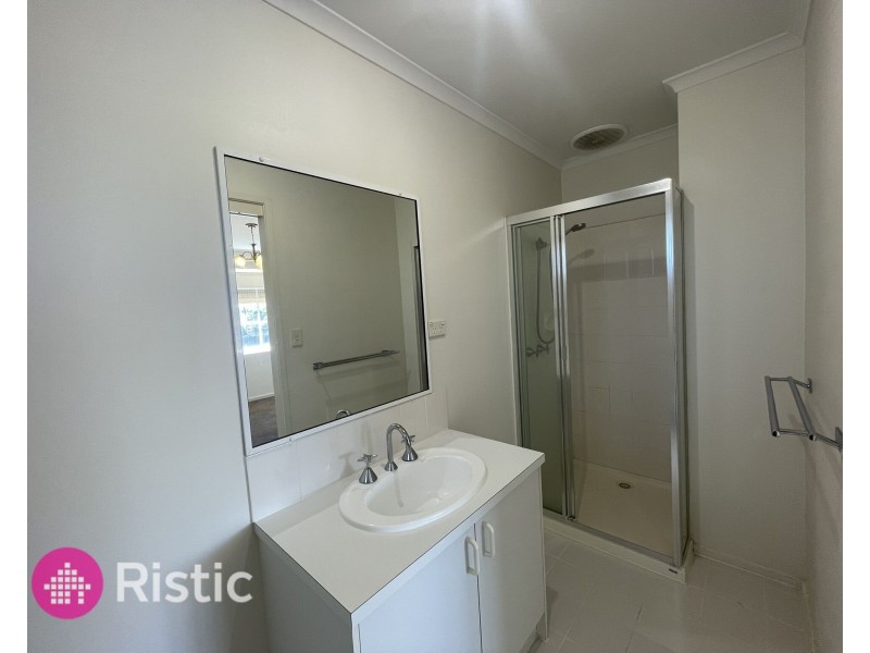 13 Langvale Court, Mill Park VIC 3082