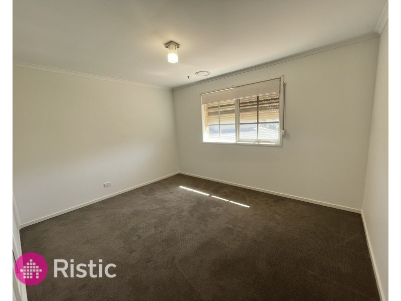 13 Langvale Court, Mill Park VIC 3082