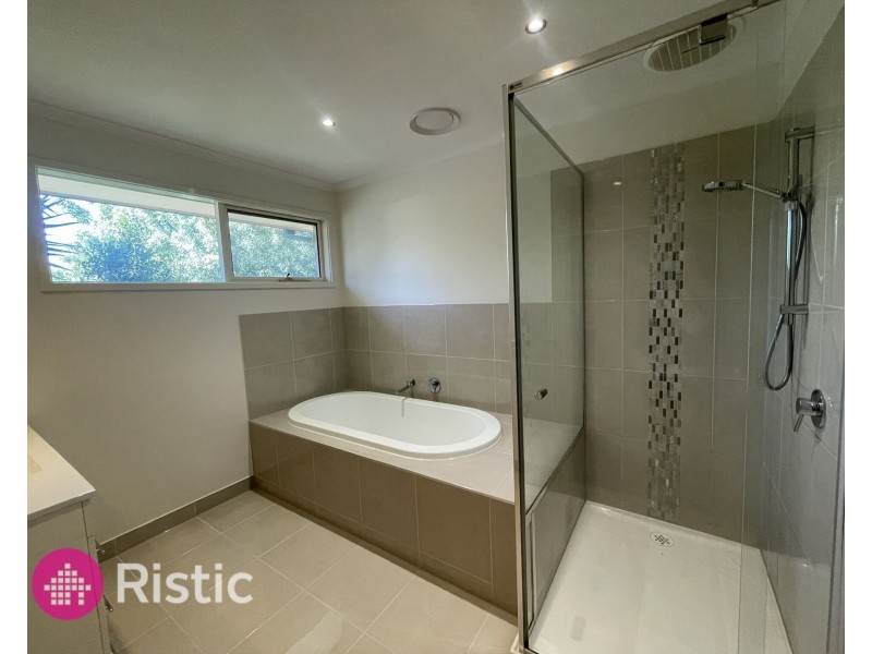 13 Langvale Court, Mill Park VIC 3082