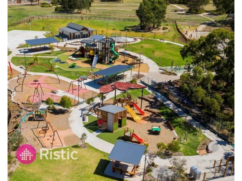 13 Langvale Court, Mill Park VIC 3082