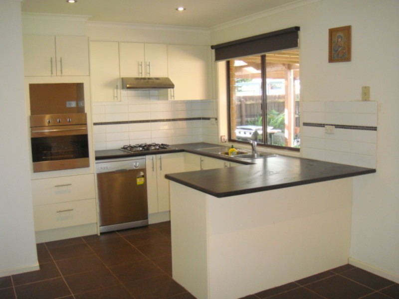 8 Marsden Court, Mill Park VIC 3082