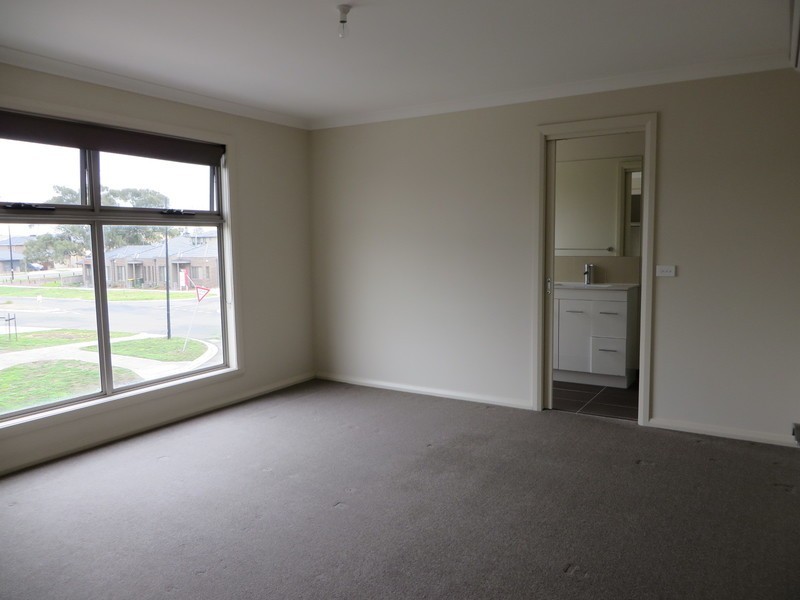 3 Mecklenburg Close, Epping VIC 3076