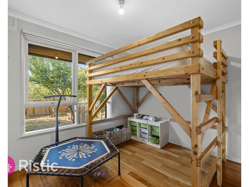 18 Darebin Drive, Thomastown VIC 3074