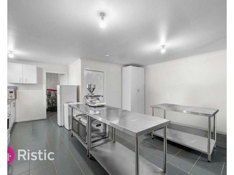 18 Darebin Drive, Thomastown VIC 3074