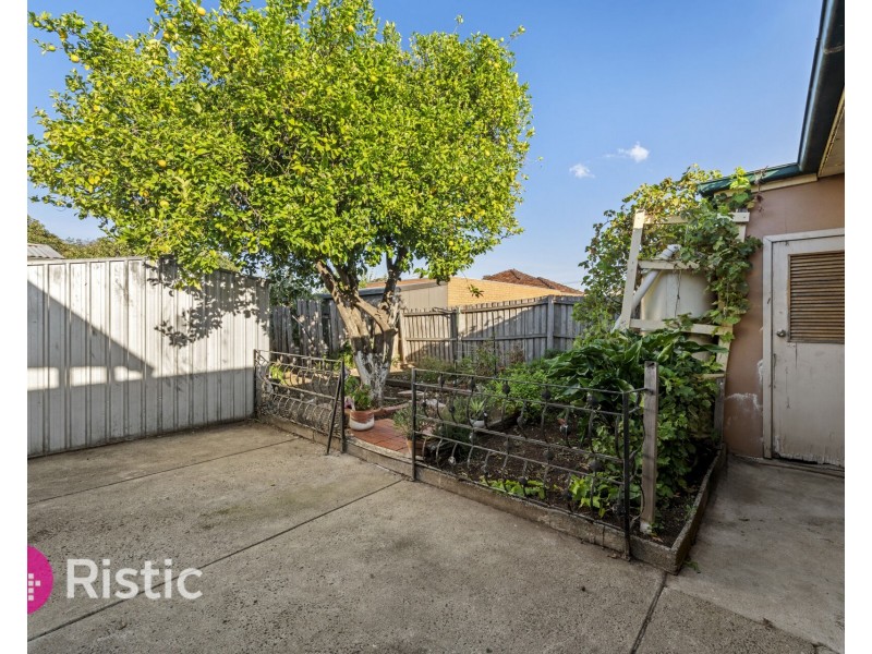 18 Darebin Drive, Thomastown VIC 3074