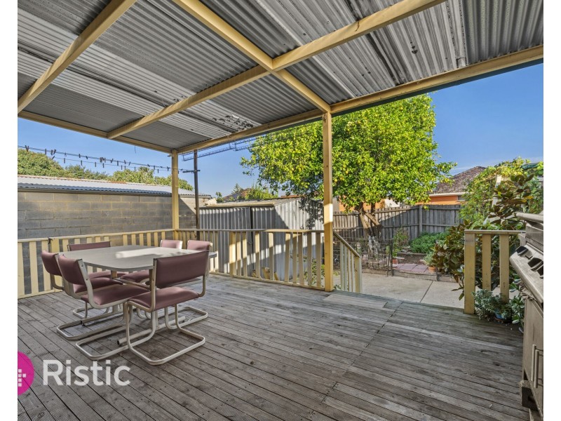 18 Darebin Drive, Thomastown VIC 3074