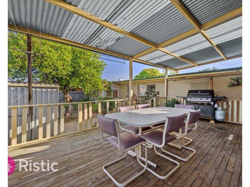 18 Darebin Drive, Thomastown VIC 3074