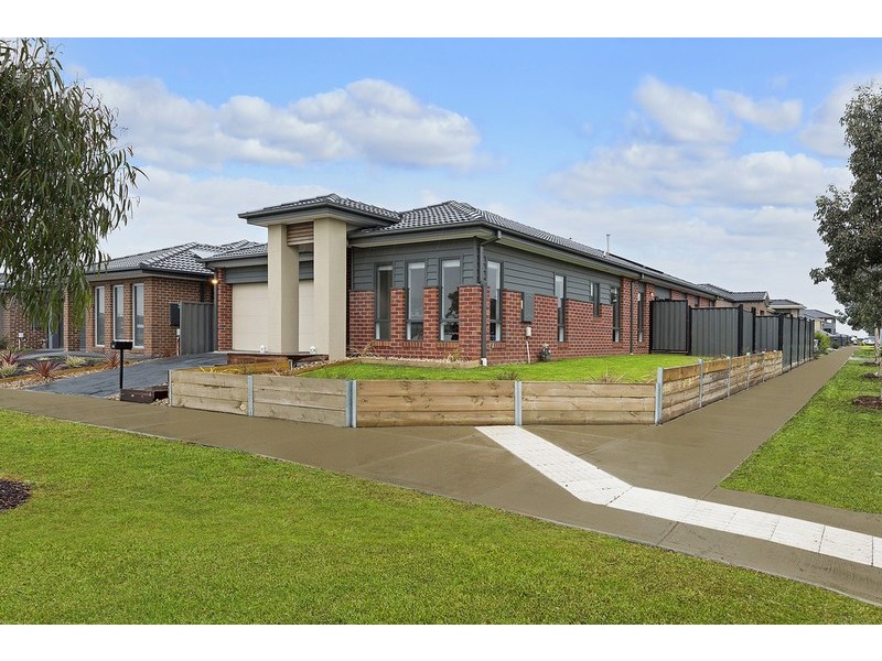 66 Pine Park Drive, Wollert VIC 3750