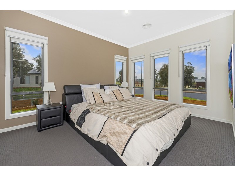 66 Pine Park Drive, Wollert VIC 3750