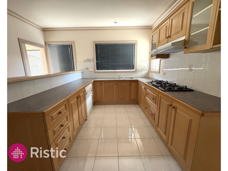2/13 Mirbelia Crescent, Mill Park VIC 3082