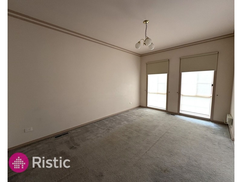 2/13 Mirbelia Crescent, Mill Park VIC 3082