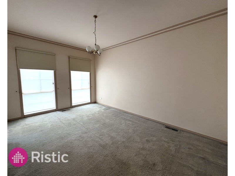 2/13 Mirbelia Crescent, Mill Park VIC 3082