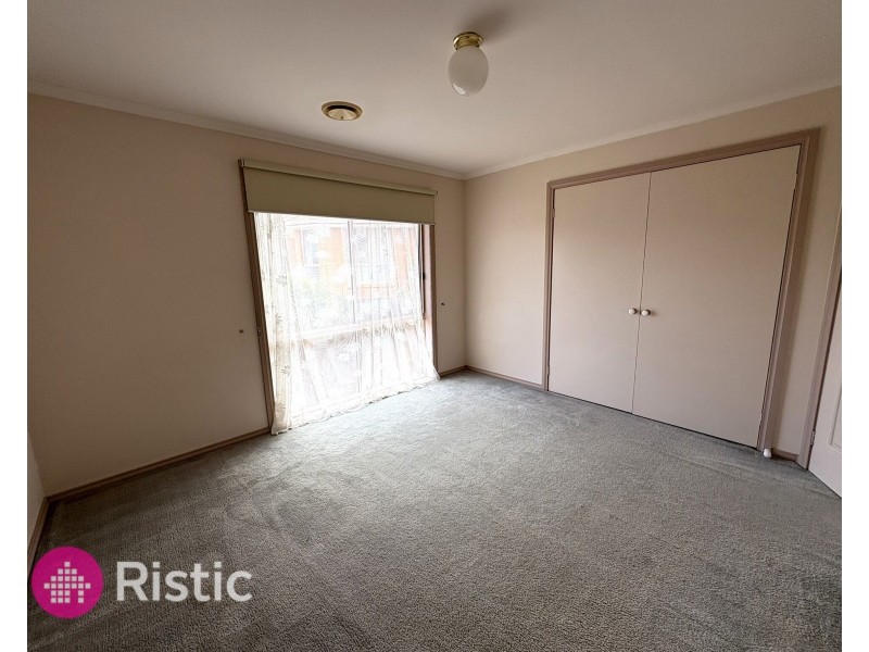 2/13 Mirbelia Crescent, Mill Park VIC 3082