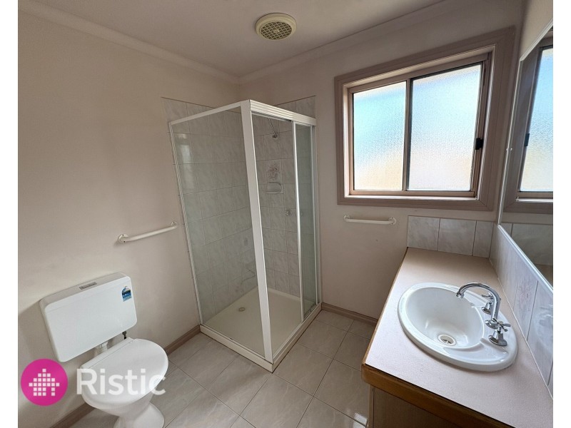 2/13 Mirbelia Crescent, Mill Park VIC 3082