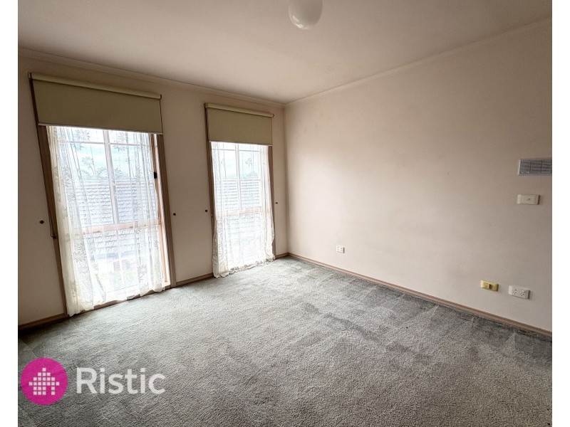 2/13 Mirbelia Crescent, Mill Park VIC 3082