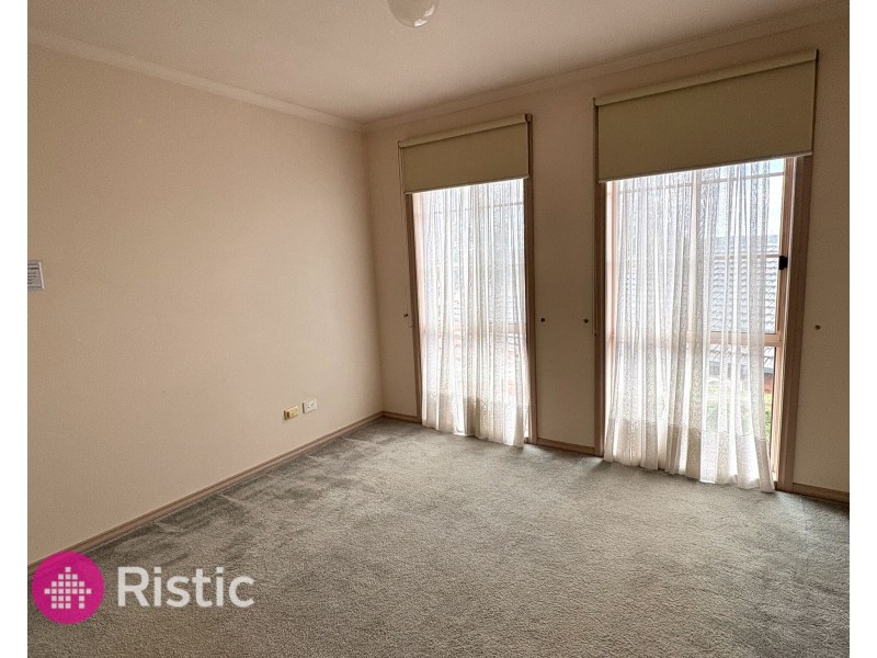 2/13 Mirbelia Crescent, Mill Park VIC 3082