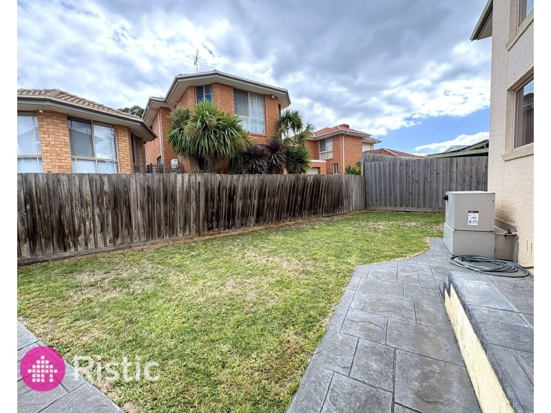 2/13 Mirbelia Crescent, Mill Park VIC 3082